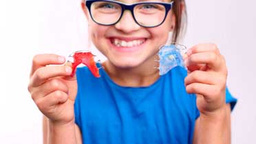 Что лучше – пластинка или брекеты