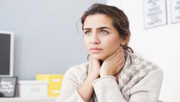 Почему щёлкает при глотании