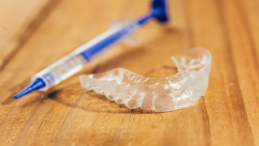 Отбеливание зубов в капах.