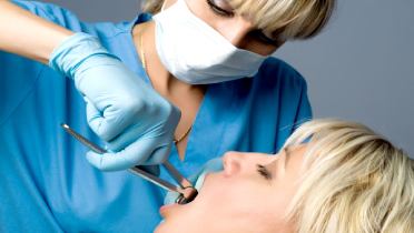 Удаление зубов при ортодонтическом лечении.